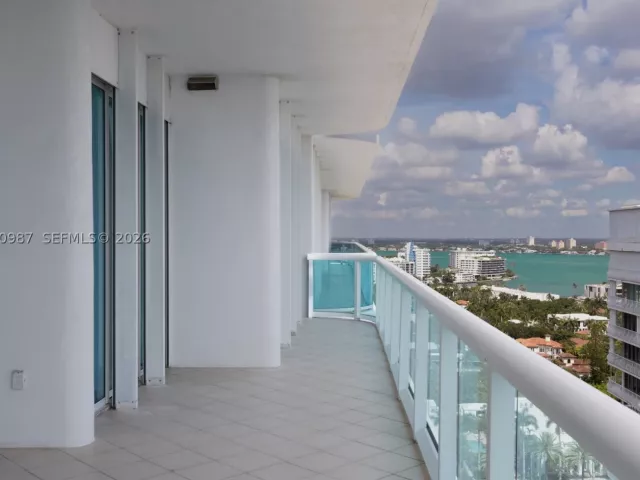 2-bedroom condo for sale in Bal Harbour - 10101 Collins Ave 18C + CABANA - MondialRealty