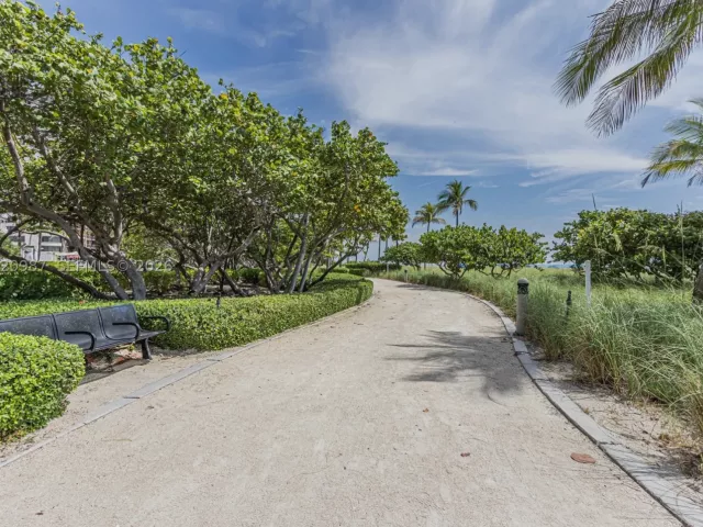 2-bedroom condo for sale in Bal Harbour - 10101 Collins Ave 18C + CABANA - MondialRealty