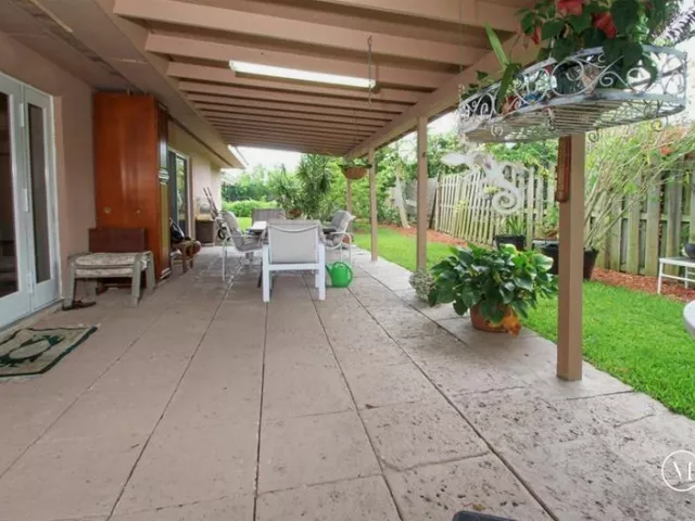 4-bedroom home for rent in Boca Raton - 98 Seminole Lane - MondialRealty