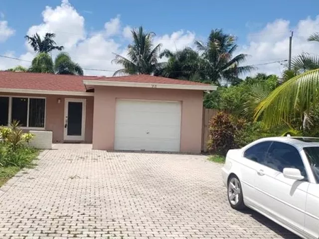 4-bedroom home for rent in Boca Raton - 98 Seminole Lane - MondialRealty