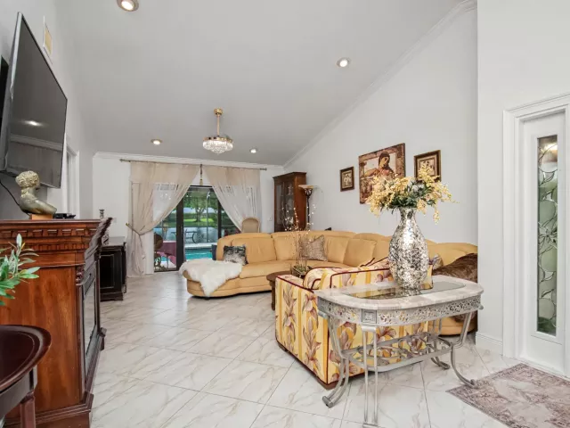 2-bedroom home for rent in Boca Raton - 9708 Erica Court - MondialRealty
