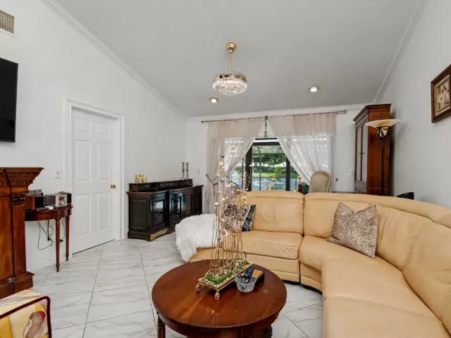 2-bedroom home for rent in Boca Raton - 9708 Erica Court - MondialRealty