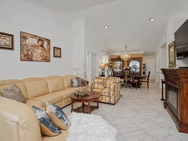 2-bedroom home for rent in Boca Raton - 9708 Erica Court - MondialRealty