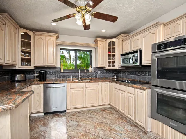 2-bedroom home for rent in Boca Raton - 9708 Erica Court - MondialRealty