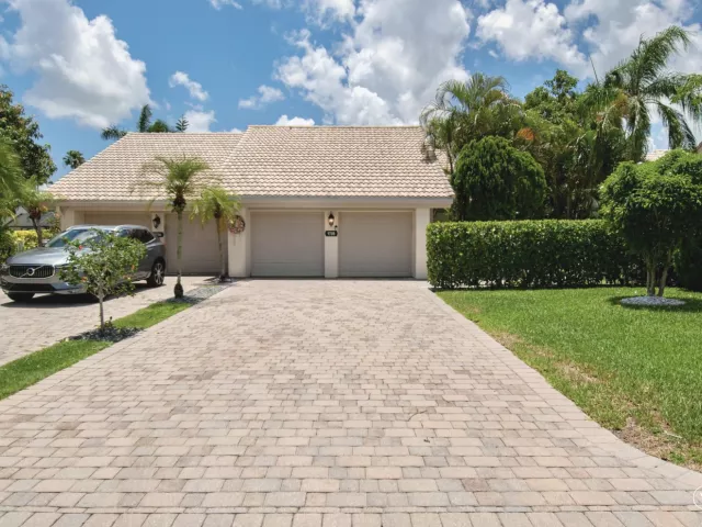 2-bedroom home for rent in Boca Raton - 9708 Erica Court - MondialRealty
