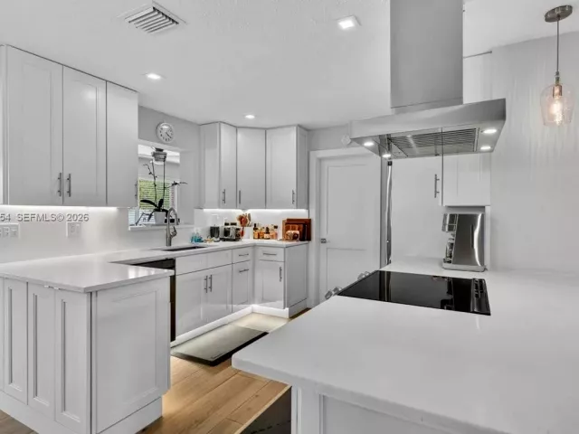 3-bedroom home for sale in Wilton Manors - 164 NE 30th St - MondialRealty