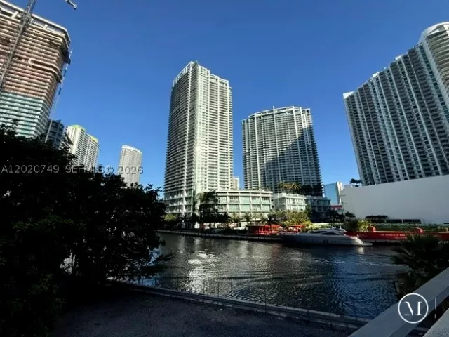 2-bedroom condo for sale in Miami - 92 SW 3rd St 1804 - MondialRealty