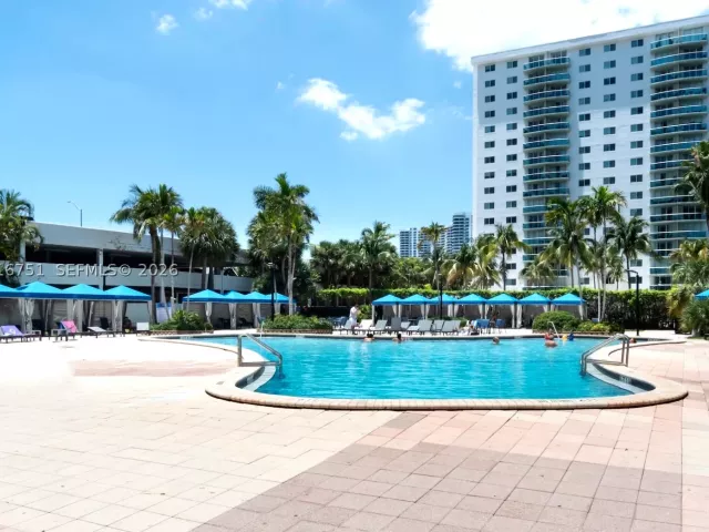 2-bedroom condo for sale in Sunny Isles Beach - 19370 Collins Ave 626 - MondialRealty