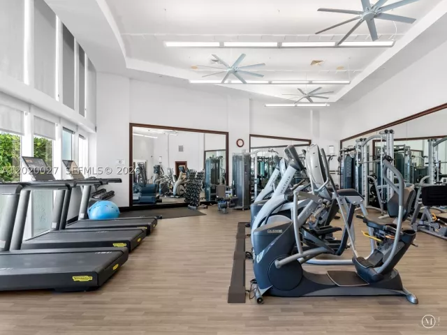 4-bedroom condo for rent in Sunny Isles Beach - 18911 Collins Ave 601 - MondialRealty