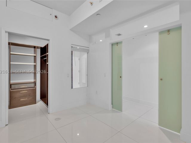 2-bedroom condo for sale in Miami - 1100 Biscayne Blvd 2706 - MondialRealty