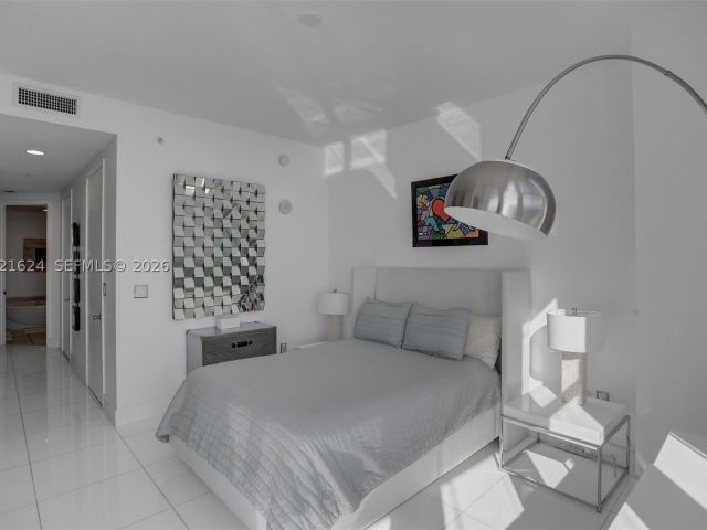 2-bedroom condo for rent in Sunny Isles Beach - 18201 COLLINS AV 4108 - MondialRealty