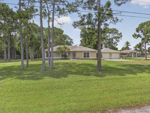 3-bedroom home for rent in West Palm Beach - 12564 N 68th Street - MondialRealty