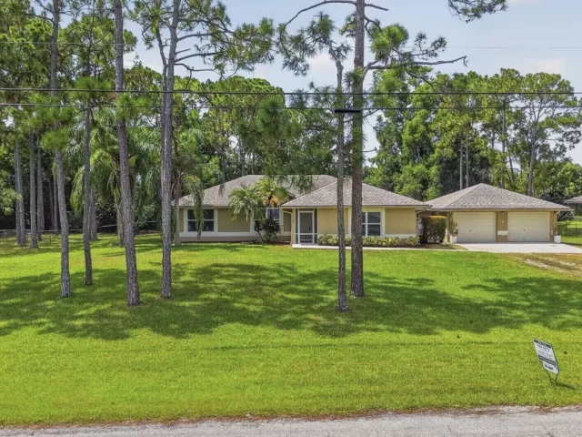 3-bedroom home for rent in West Palm Beach - 12564 N 68th Street - MondialRealty