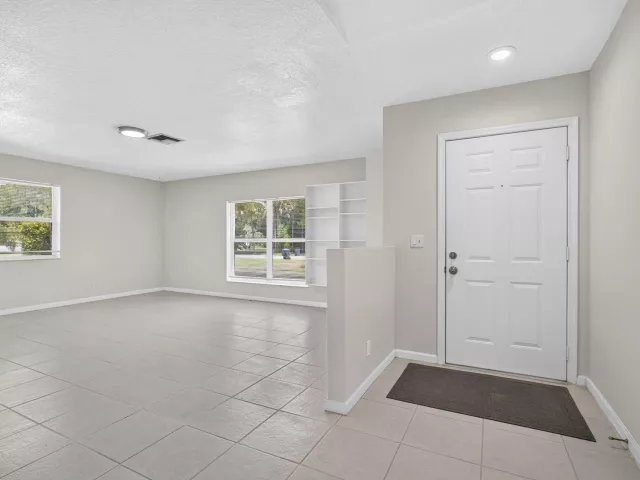 3-bedroom home for rent in West Palm Beach - 12564 N 68th Street - MondialRealty