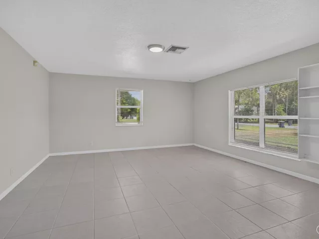 3-bedroom home for rent in West Palm Beach - 12564 N 68th Street - MondialRealty