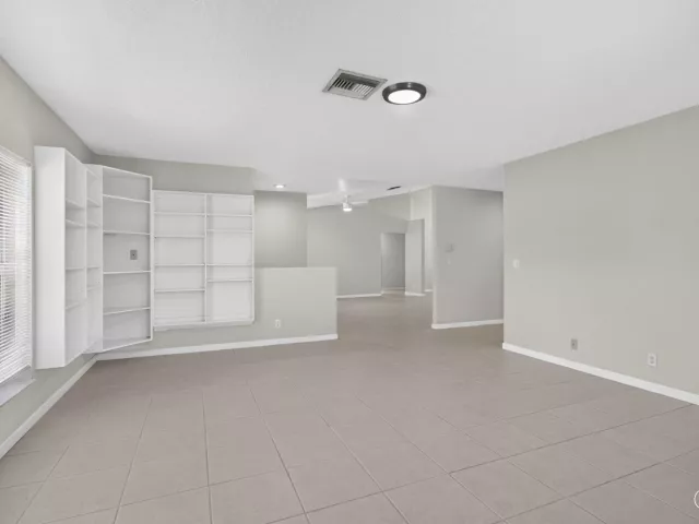 3-bedroom home for rent in West Palm Beach - 12564 N 68th Street - MondialRealty