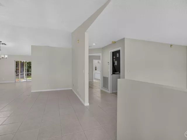 3-bedroom home for rent in West Palm Beach - 12564 N 68th Street - MondialRealty