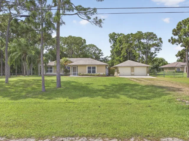3-bedroom home for rent in West Palm Beach - 12564 N 68th Street - MondialRealty