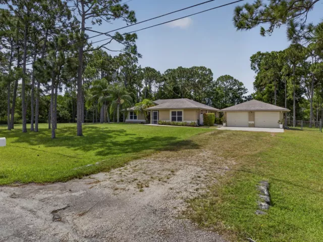 3-bedroom home for rent in West Palm Beach - 12564 N 68th Street - MondialRealty