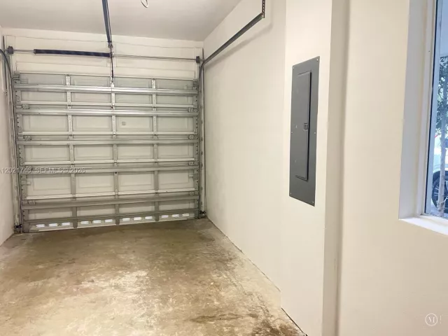 3-bedroom home for rent in Pompano Beach - 170 SE 7th Way 170 - MondialRealty