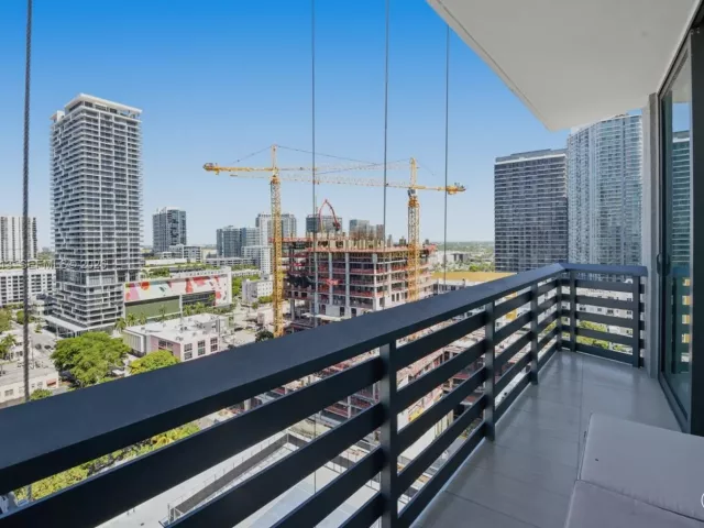 2-bedroom condo for sale in Miami - 460 NE 28th St 1801 - MondialRealty