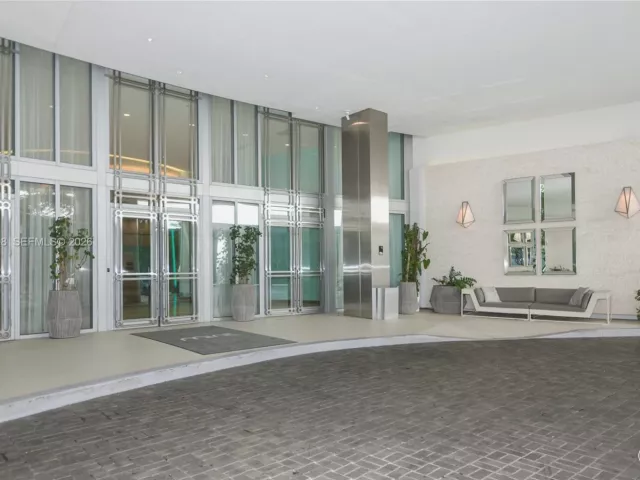 2-bedroom condo for sale in Miami - 92 SW 3rd Street 2812 - MondialRealty