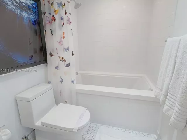 3-bedroom condo for rent in Fort Lauderdale - 401 N Birch Rd 415 - MondialRealty