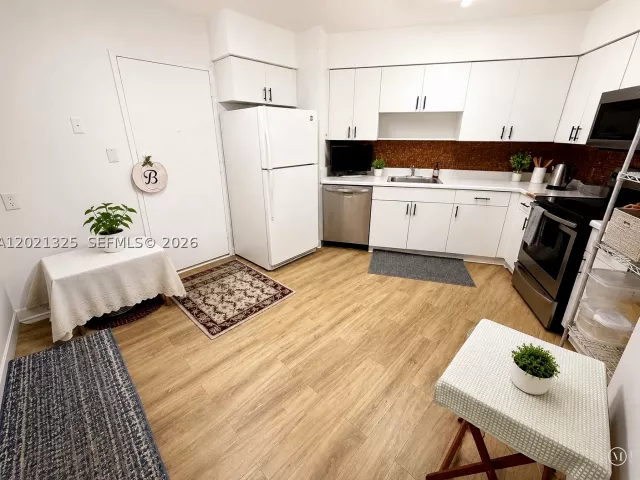 2-bedroom condo for sale in Miami Beach - 5151 Collins Ave 1520 - MondialRealty