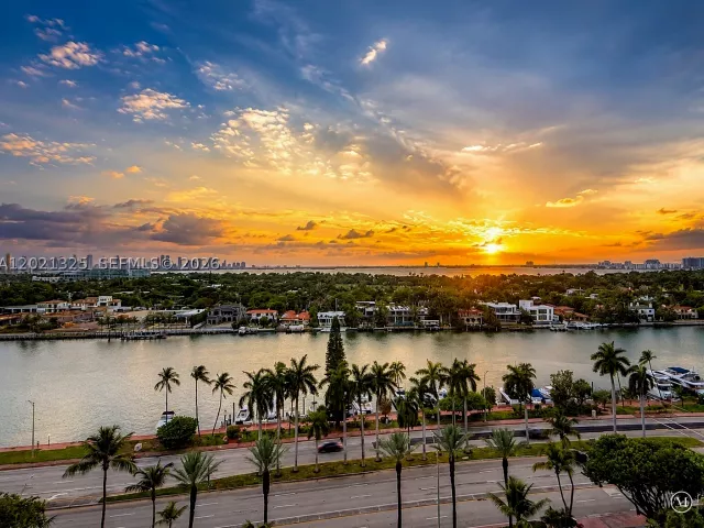 2-bedroom condo for sale in Miami Beach - 5151 Collins Ave 1520 - MondialRealty