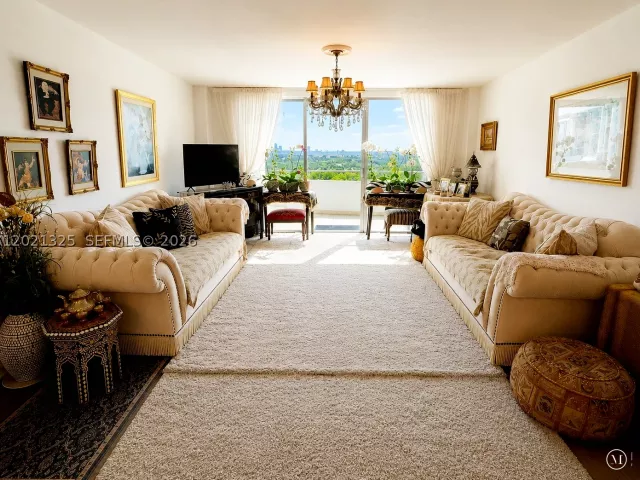 2-bedroom condo for sale in Miami Beach - 5151 Collins Ave 1520 - MondialRealty