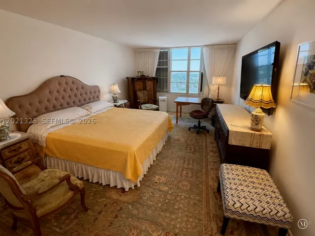 2-bedroom condo for sale in Miami Beach - 5151 Collins Ave 1520 - MondialRealty