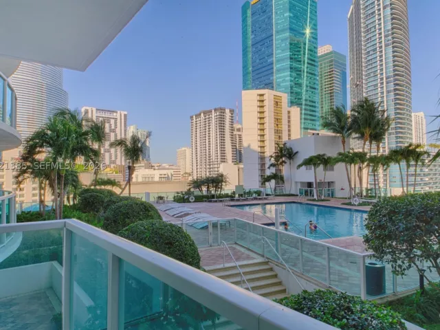 2-bedroom condo for rent in Miami - 31 SE 5th St 1208 - MondialRealty