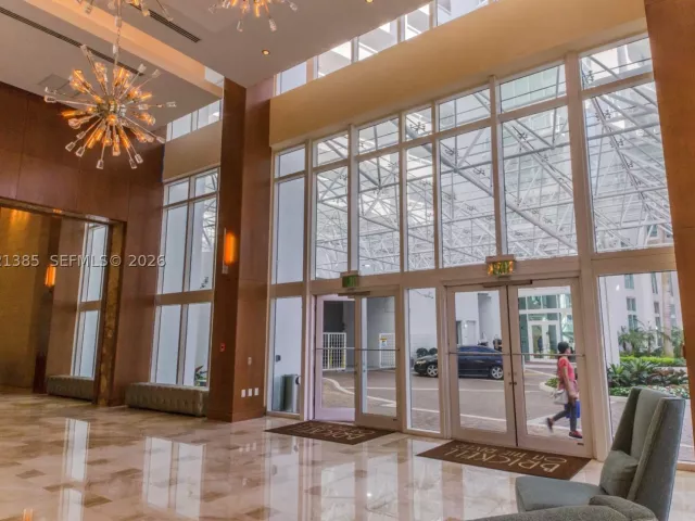 2-bedroom condo for rent in Miami - 31 SE 5th St 1208 - MondialRealty