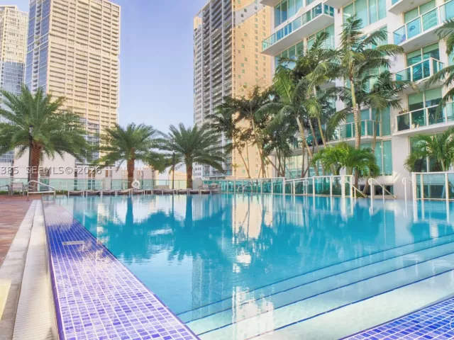 2-bedroom condo for rent in Miami - 31 SE 5th St 1208 - MondialRealty