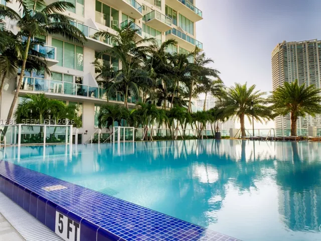2-bedroom condo for rent in Miami - 31 SE 5th St 1208 - MondialRealty