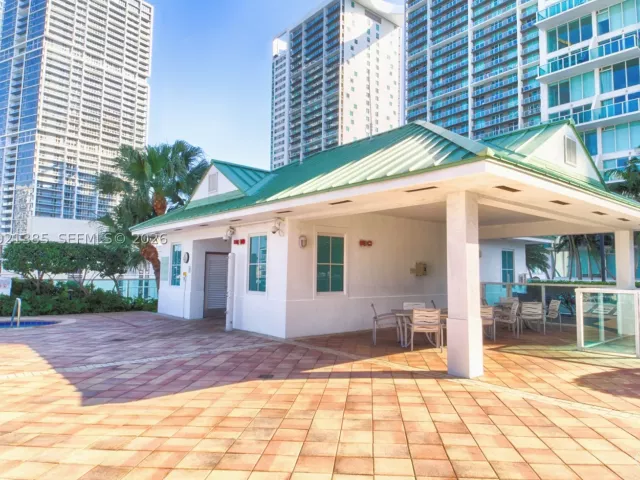 2-bedroom condo for rent in Miami - 31 SE 5th St 1208 - MondialRealty