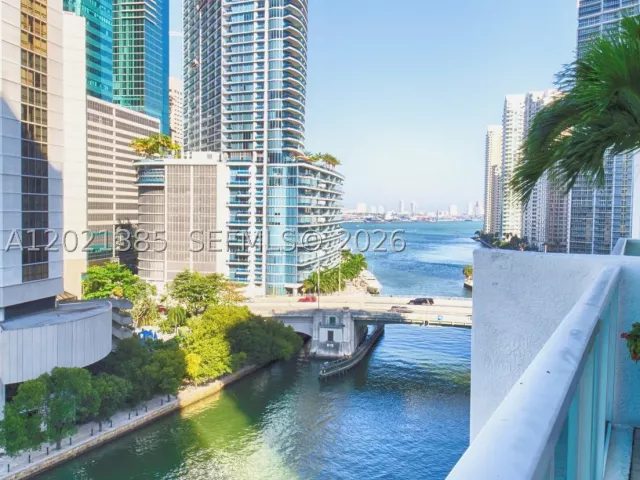 2-bedroom condo for rent in Miami - 31 SE 5th St 1208 - MondialRealty