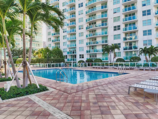 2-bedroom condo for rent in Miami - 31 SE 5th St 1208 - MondialRealty
