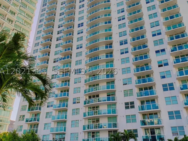 2-bedroom condo for rent in Miami - 31 SE 5th St 1208 - MondialRealty