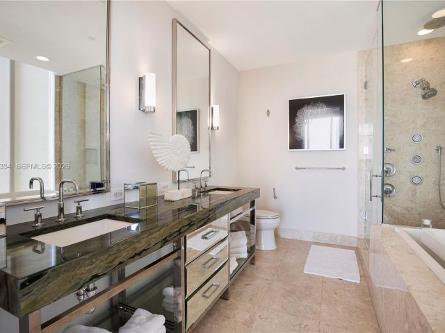 2-bedroom condo for rent in Bal Harbour - 9705 Collins Ave 1805N - MondialRealty