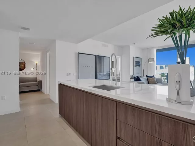 1-bedroom condo for rent in Fort Lauderdale - 401 N Birch Rd 514 - MondialRealty