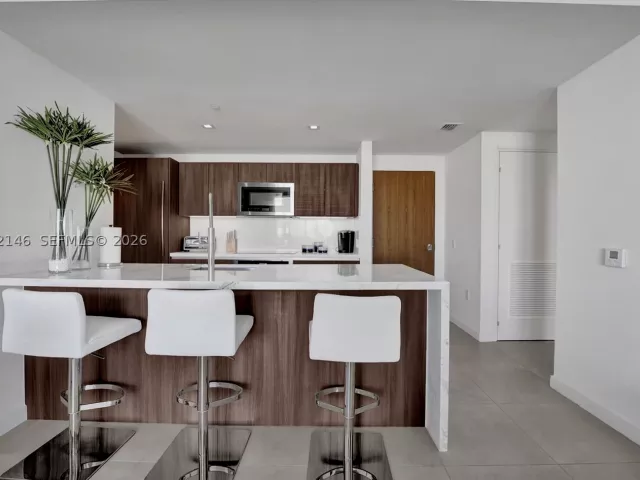 1-bedroom condo for rent in Fort Lauderdale - 401 N Birch Rd 514 - MondialRealty