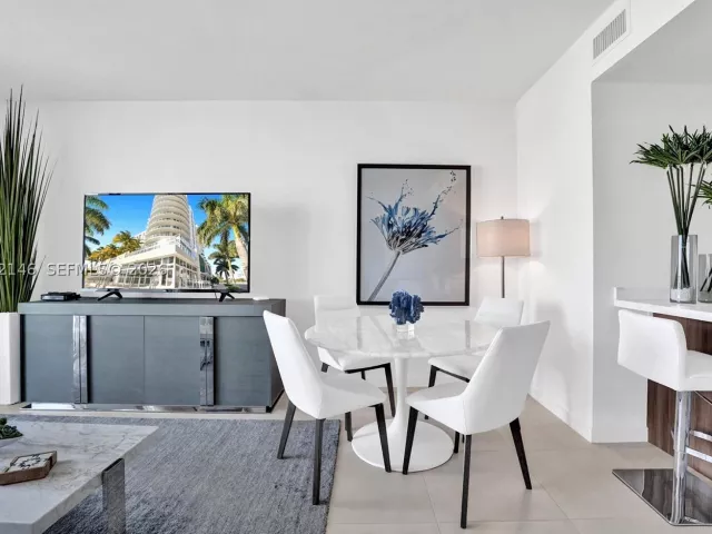 1-bedroom condo for rent in Fort Lauderdale - 401 N Birch Rd 514 - MondialRealty