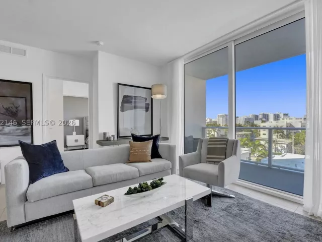 1-bedroom condo for rent in Fort Lauderdale - 401 N Birch Rd 514 - MondialRealty