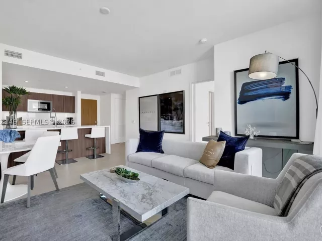 1-bedroom condo for rent in Fort Lauderdale - 401 N Birch Rd 514 - MondialRealty