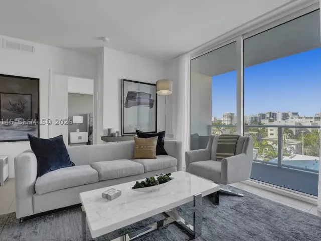 1-bedroom condo for rent in Fort Lauderdale - 401 N Birch Rd 514 - MondialRealty