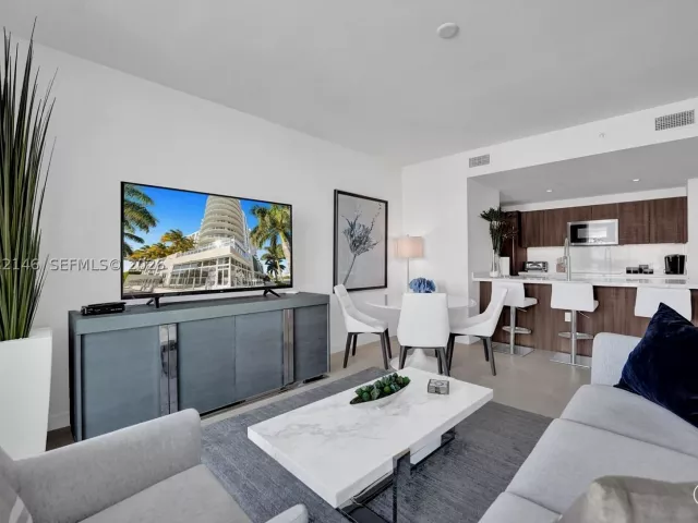 1-bedroom condo for rent in Fort Lauderdale - 401 N Birch Rd 514 - MondialRealty