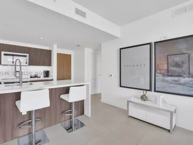 1-bedroom condo for rent in Fort Lauderdale - 401 N Birch Rd 514 - MondialRealty