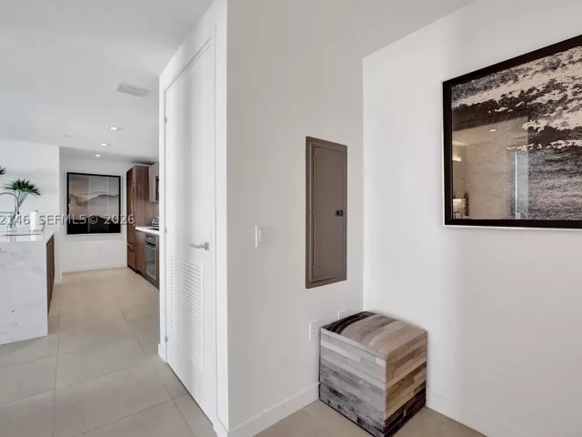1-bedroom condo for rent in Fort Lauderdale - 401 N Birch Rd 514 - MondialRealty
