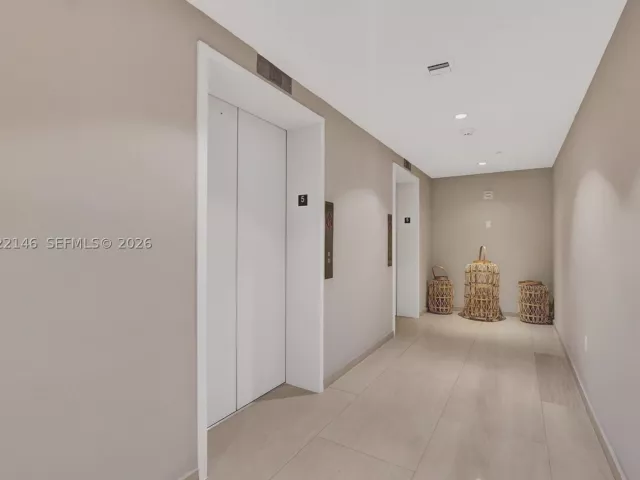1-bedroom condo for rent in Fort Lauderdale - 401 N Birch Rd 514 - MondialRealty